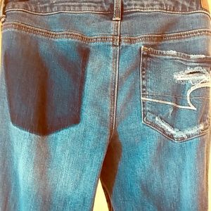 Stretch American Eagle Jean 8 long. Ripped boho